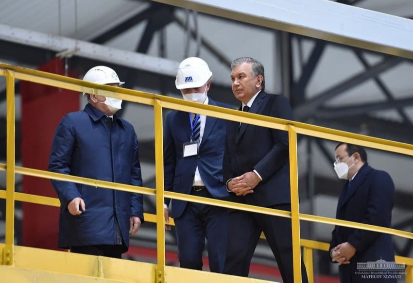 Davlatimiz rahbari Toshkent metallurgiya zavodidagi texnologik jarayon bilan tanishdi